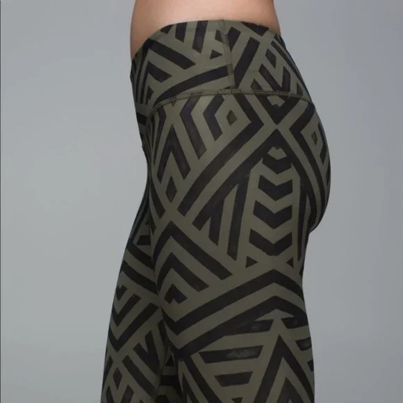 Lululemon Leggings chevron shuffle fatigue green + black - Picture 5 of 7